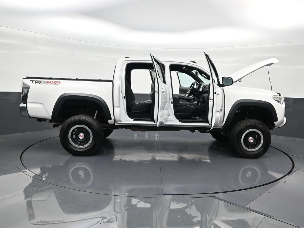 Used 2020 Toyota Tacoma TRD Off-Road AWD/4WD image 33