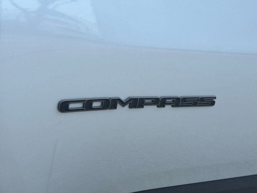 New 2025 Jeep Compass Latitude w/ Sun & Sound Group AWD/4WD image 27
