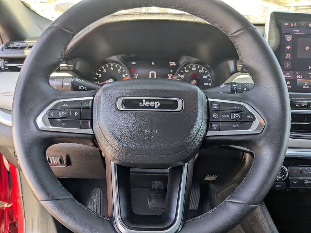 Used 2025 Jeep Compass Limited image 12