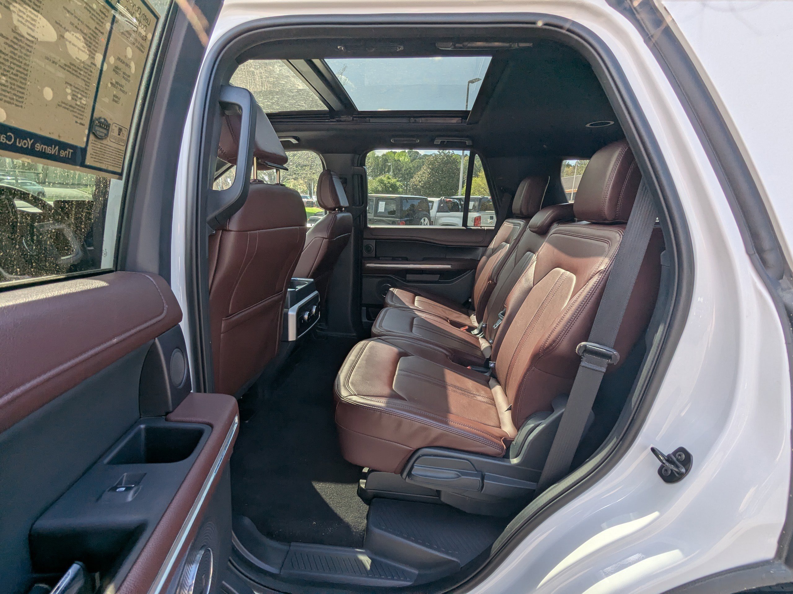 Used 2024 Ford Expedition Limited image 11