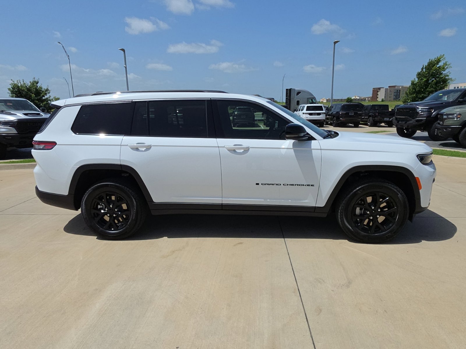 New 2026 Jeep Grand Cherokee L 2WD image 6