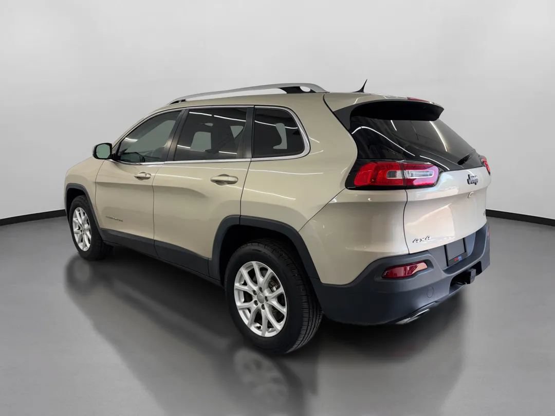 Used 2015 Jeep Cherokee Latitude w/ Cold Weather Group AWD/4WD image 7