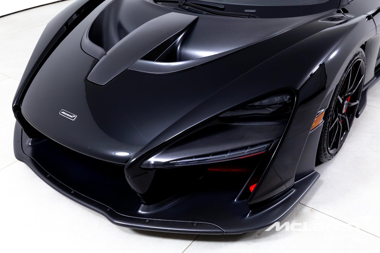 Used 2019 McLaren Senna RWD image 34