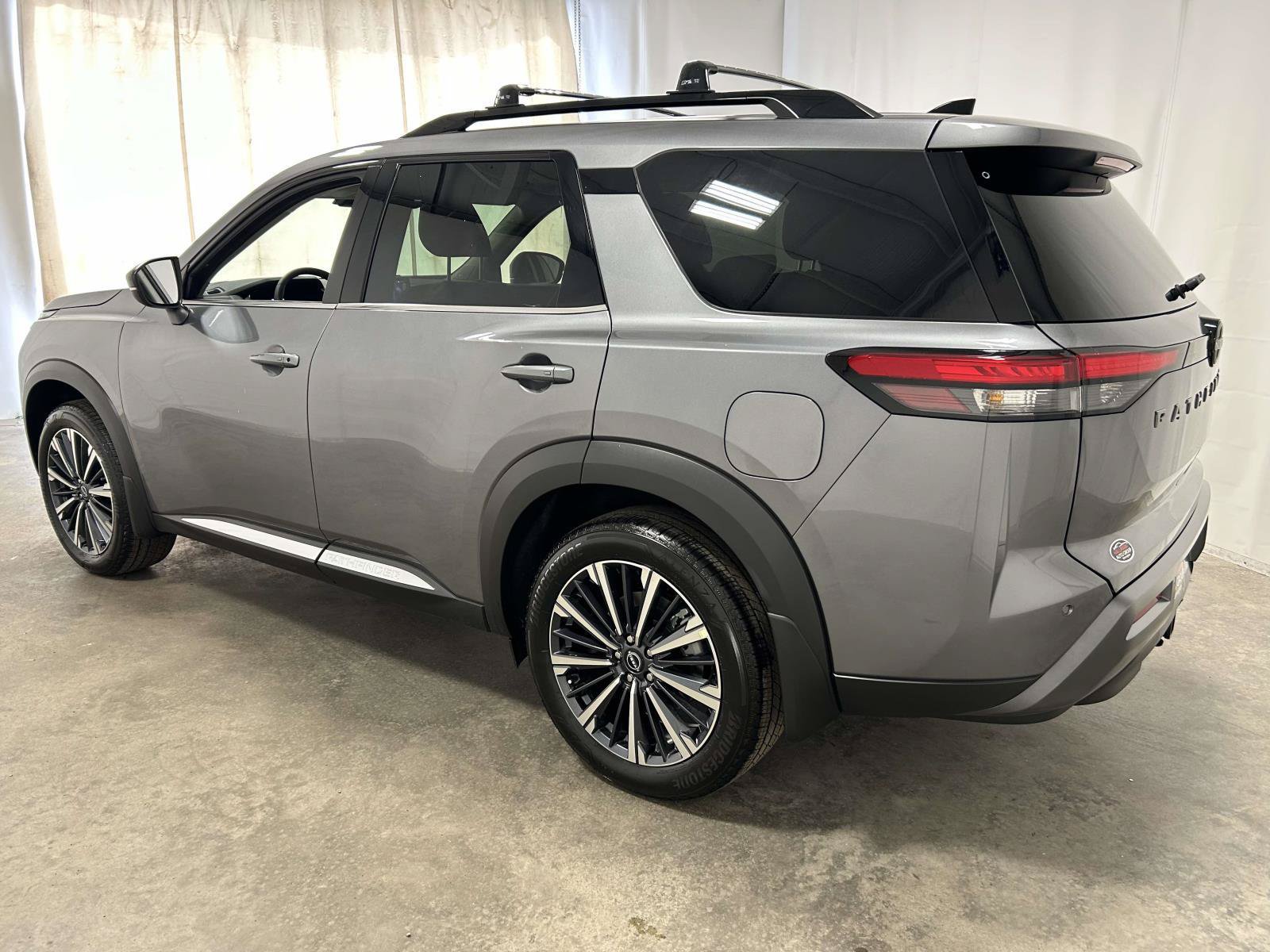 New 2026 Nissan Pathfinder Platinum FWD image 4
