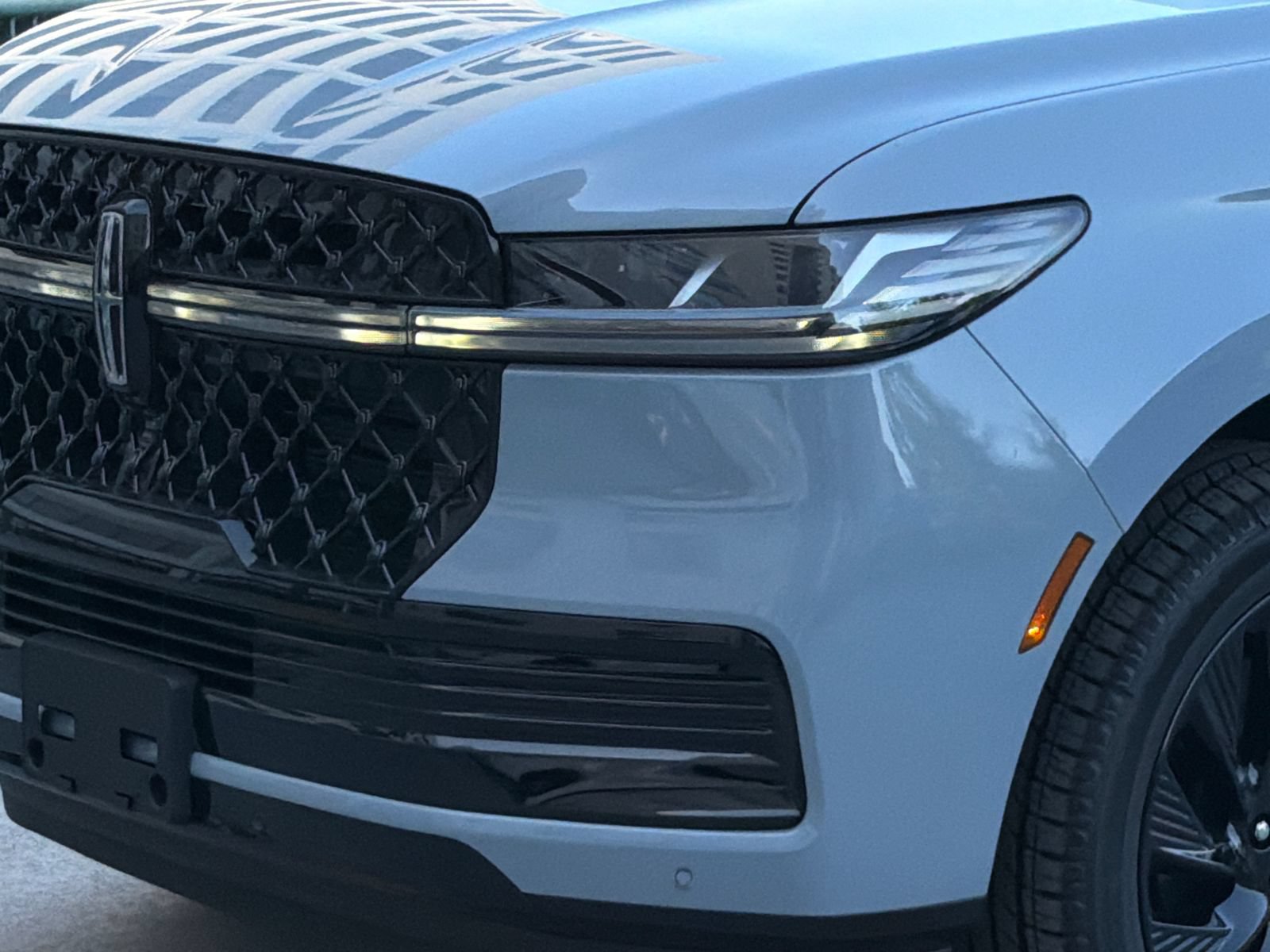New 2026 Lincoln Navigator L Reserve w/ Jet Appearance Package AWD/4WD image 2