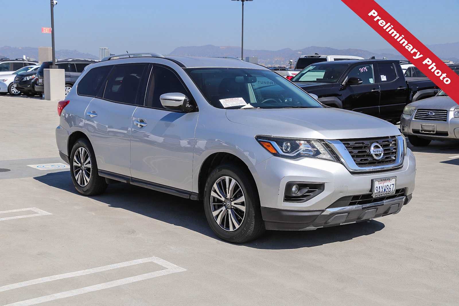 Used 2017 Nissan Pathfinder SV FWD image 3