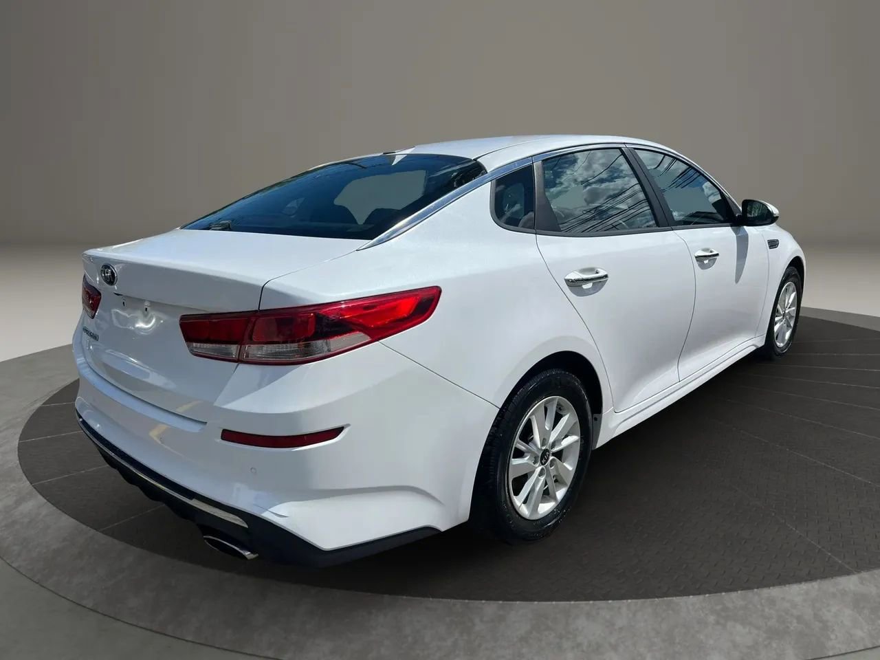Used 2019 Kia Optima LX FWD image 5