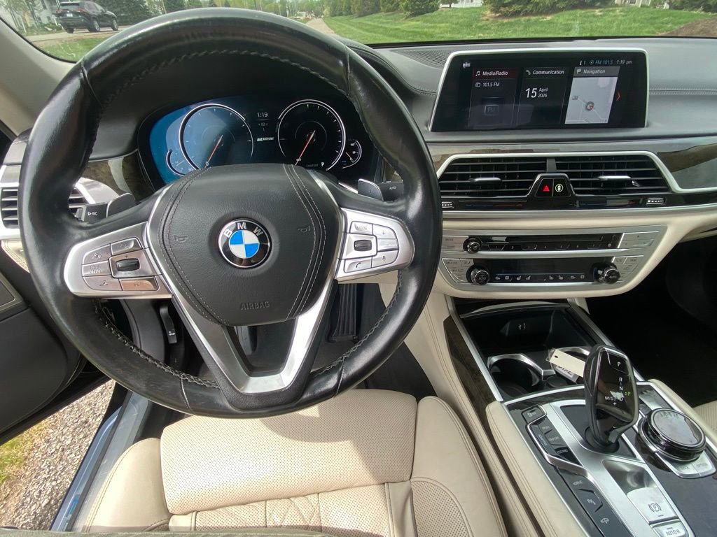 Used 2018 BMW 740e xDrive AWD/4WD image 10