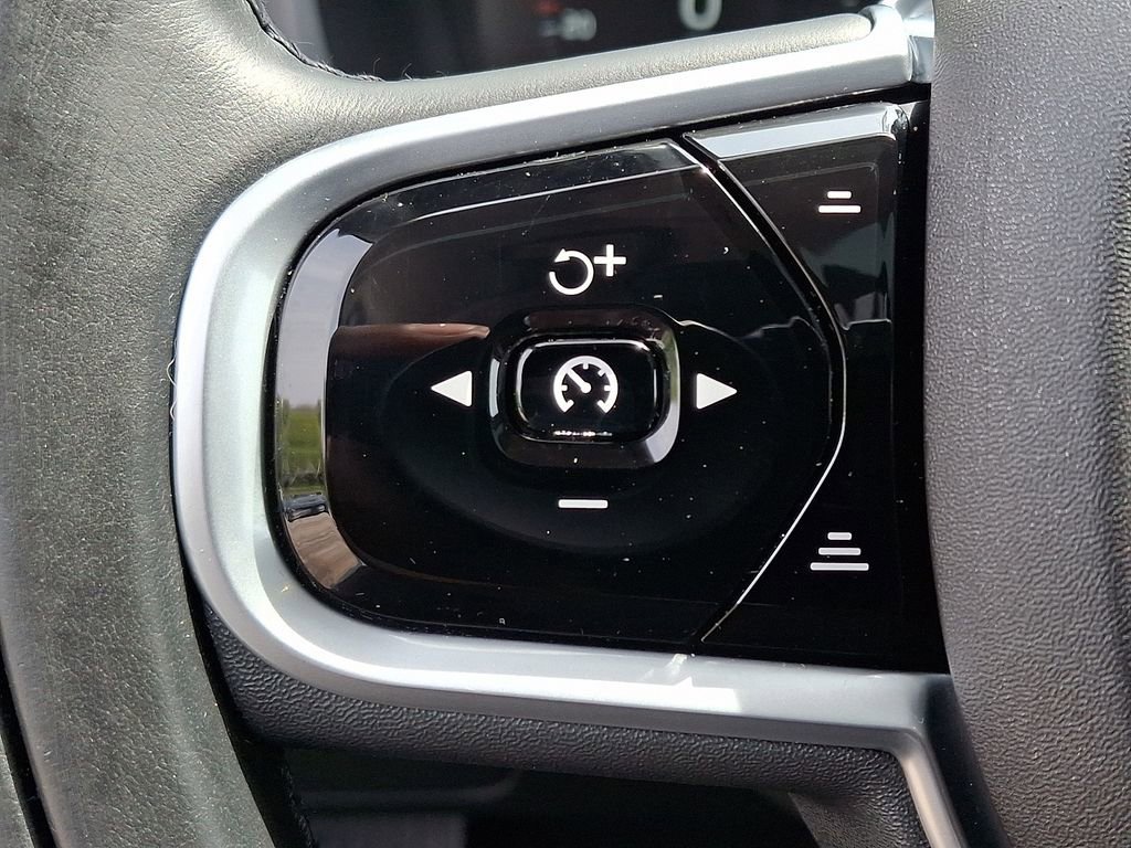 Used 2019 Volvo XC90 T6 Momentum AWD/4WD image 22