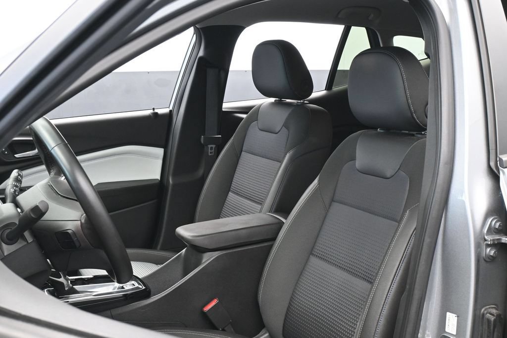 Used 2025 Chevrolet Trax LT w/ Driver Confidence Package FWD image 10