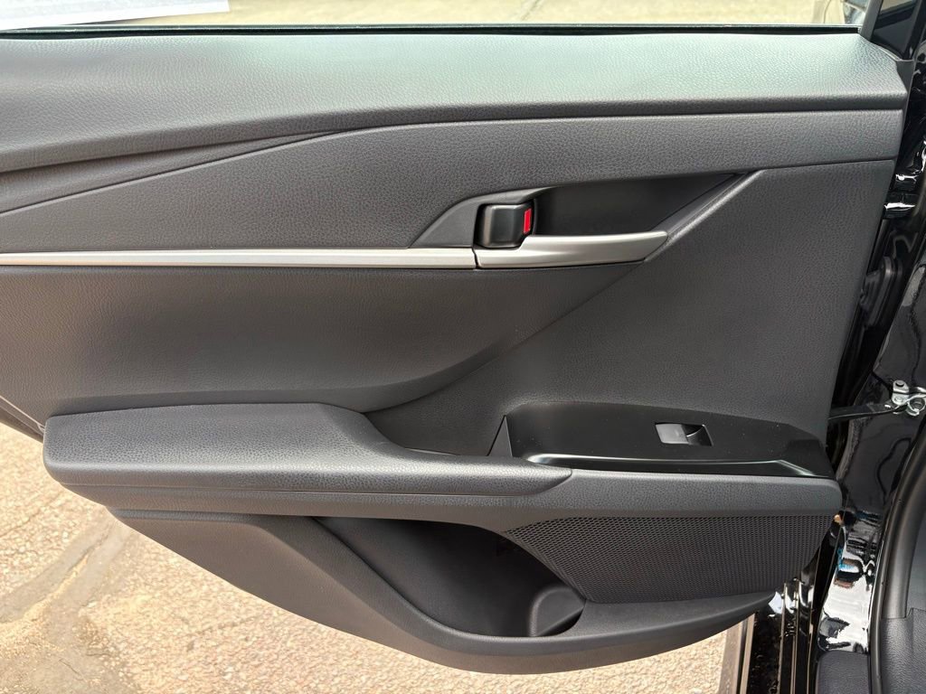 Used 2025 Toyota Camry SE image 27