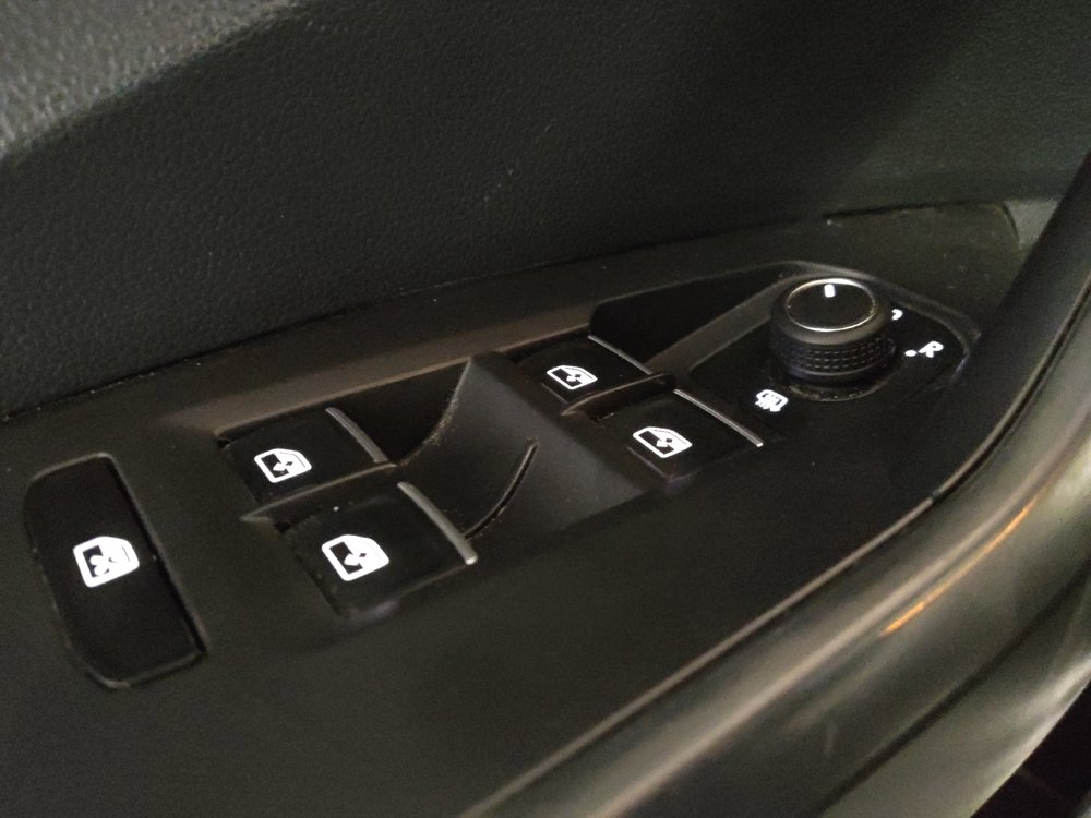 Used 2025 Volkswagen Jetta SE FWD image 27