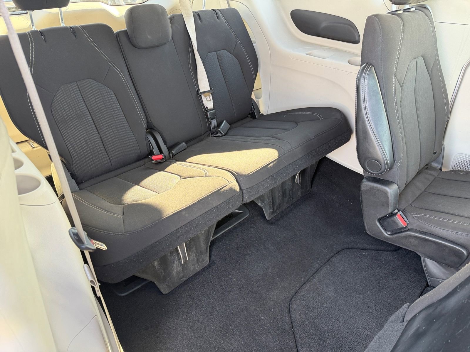 Used 2023 Chrysler Voyager LX image 16