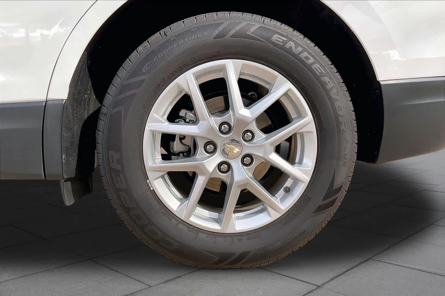Used 2023 Chevrolet Equinox LT FWD image 12