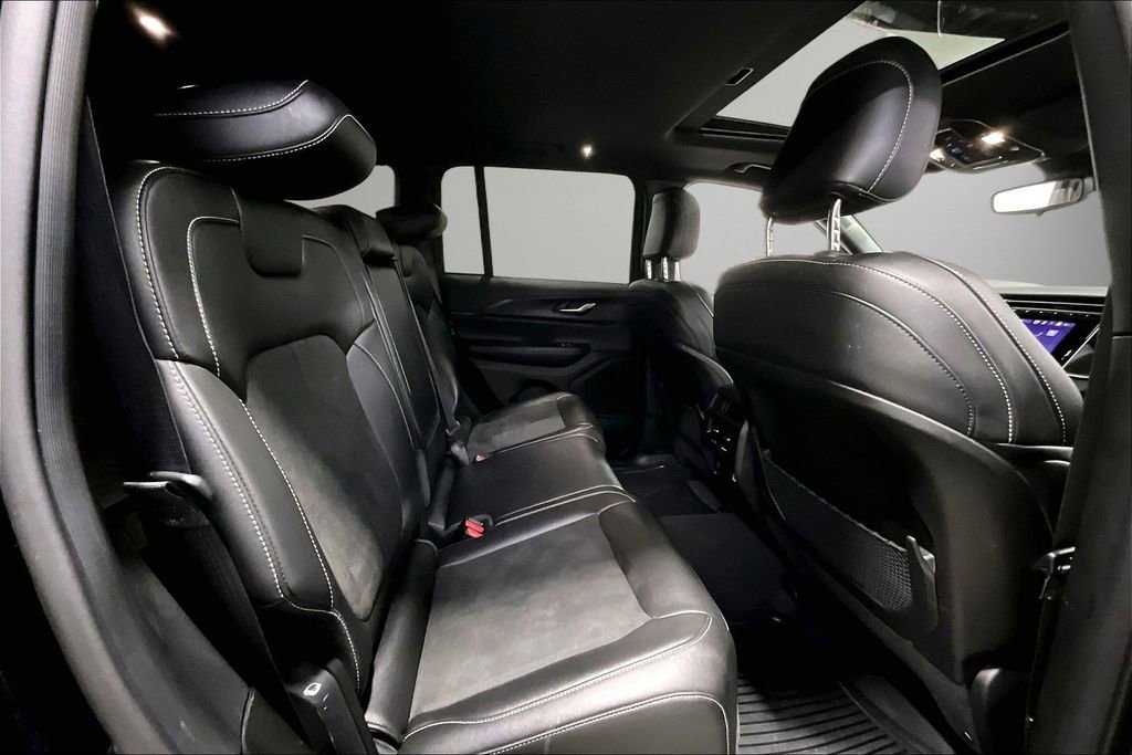 Used 2024 Jeep Grand Cherokee Altitude image 24