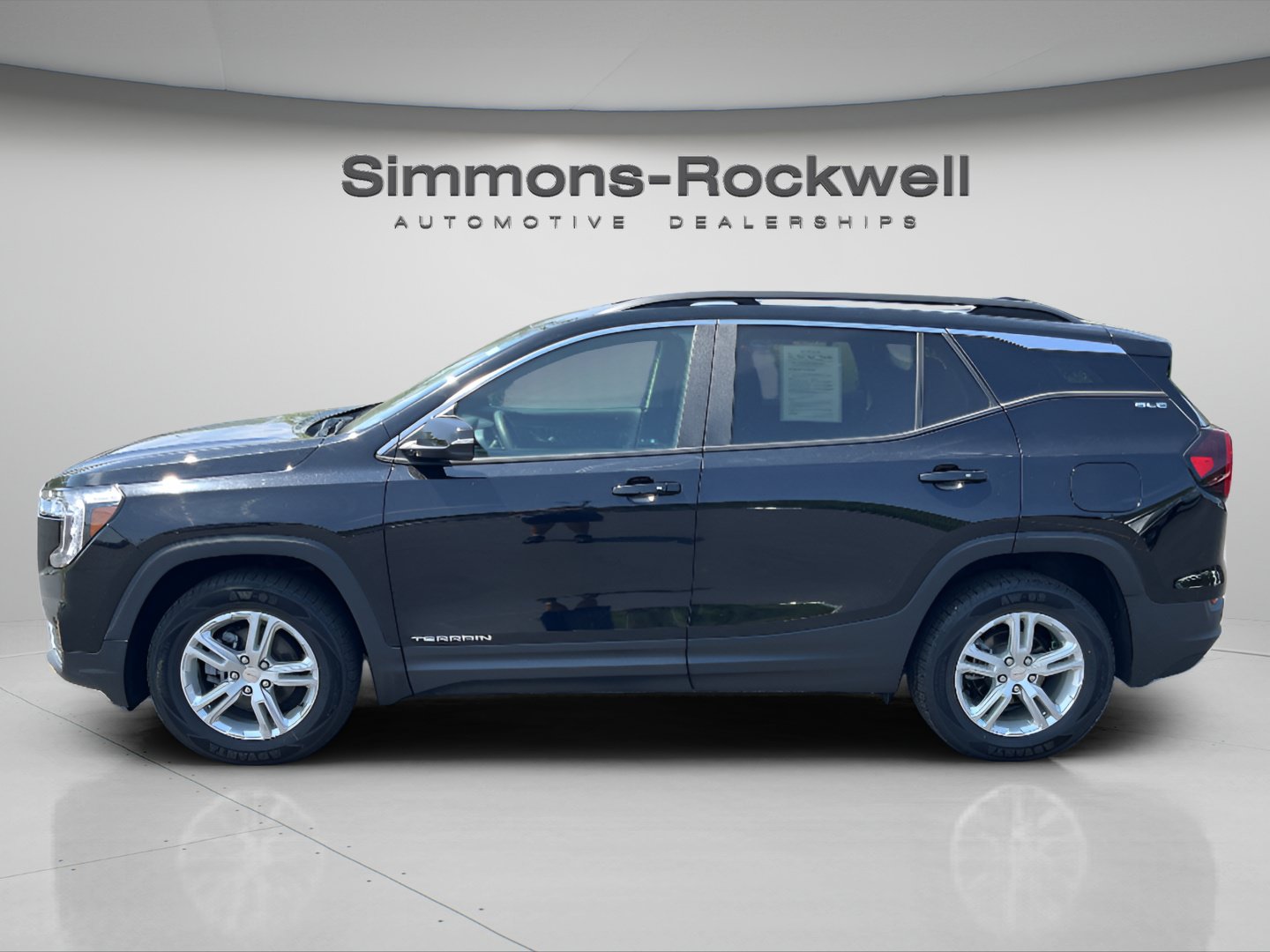 Used 2023 GMC Terrain SLE w/ Driver Convenience Package AWD/4WD image 2