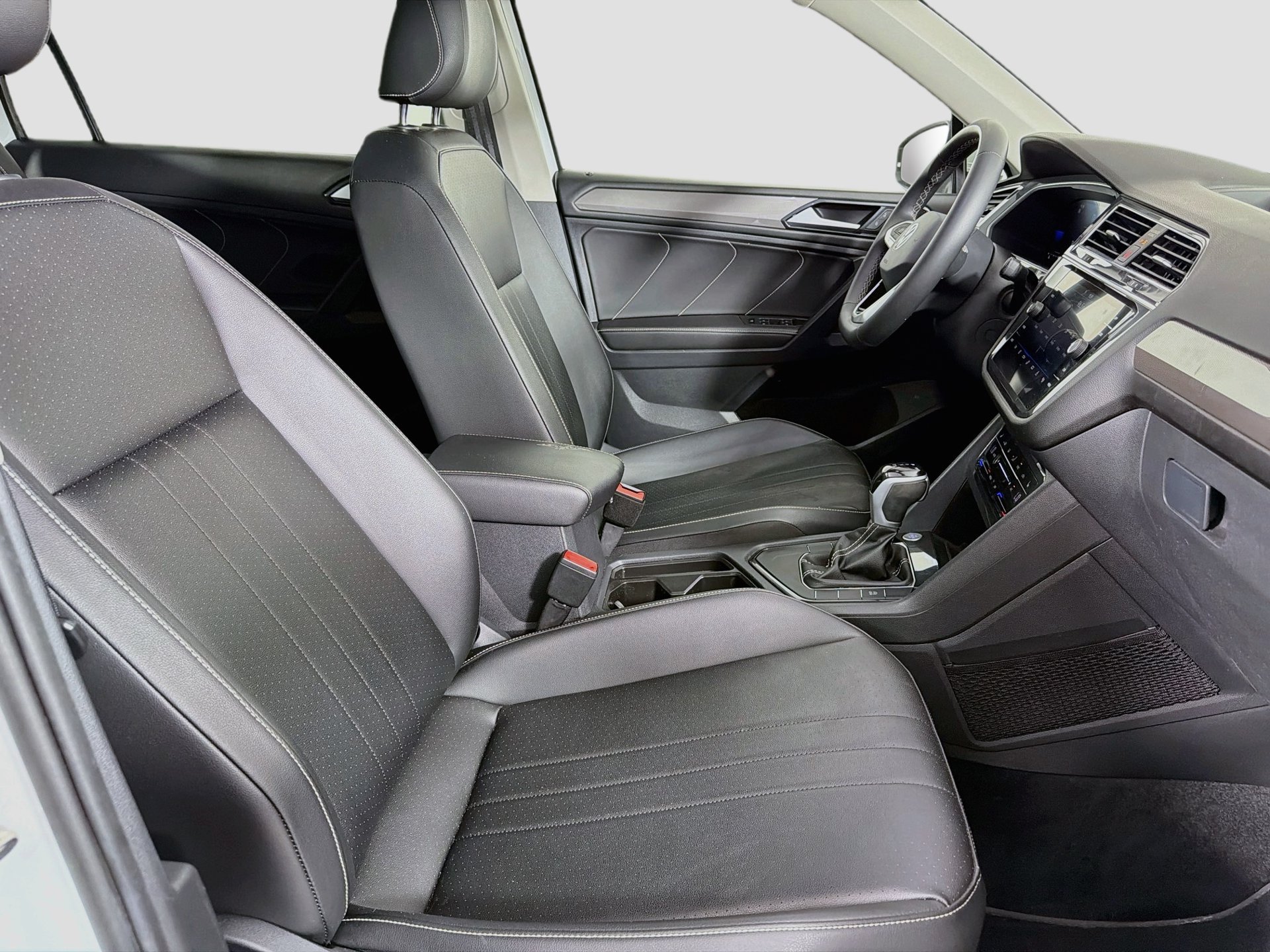 Certified 2023 Volkswagen Tiguan SE FWD image 27