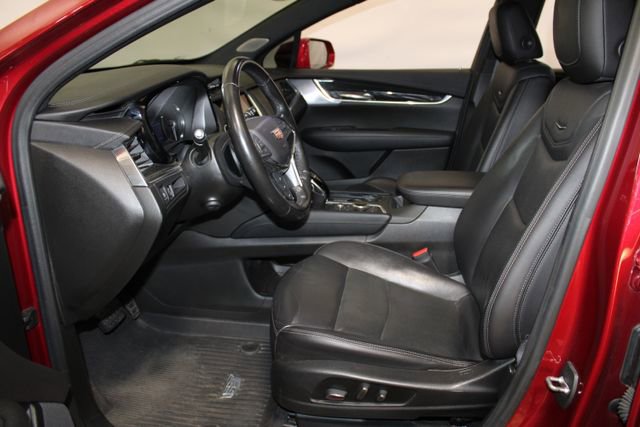 Used 2020 Cadillac XT5 Premium Luxury w/ LPO, Floor Liner Package AWD/4WD image 4