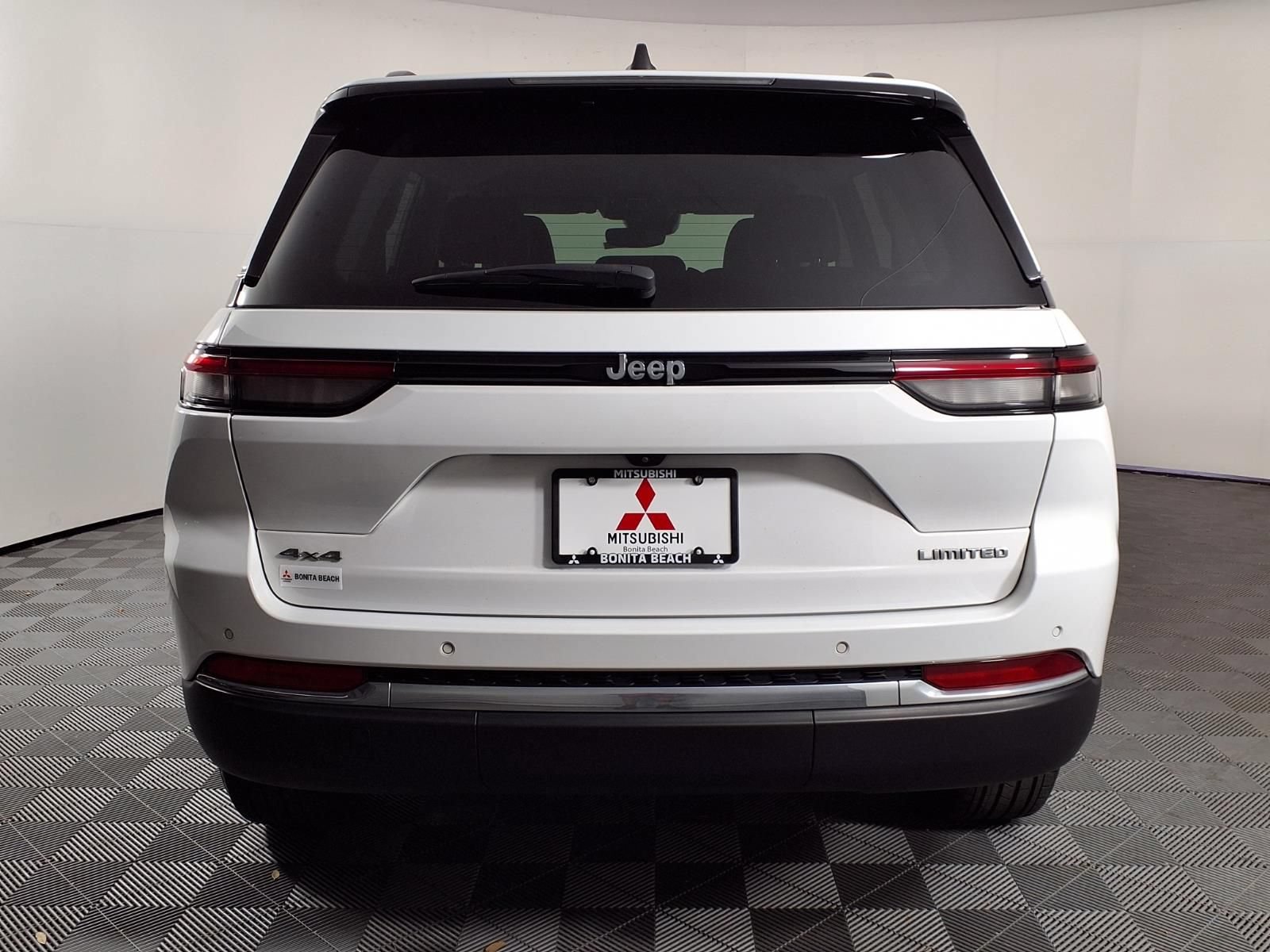 Used 2024 Jeep Grand Cherokee Limited AWD/4WD image 6