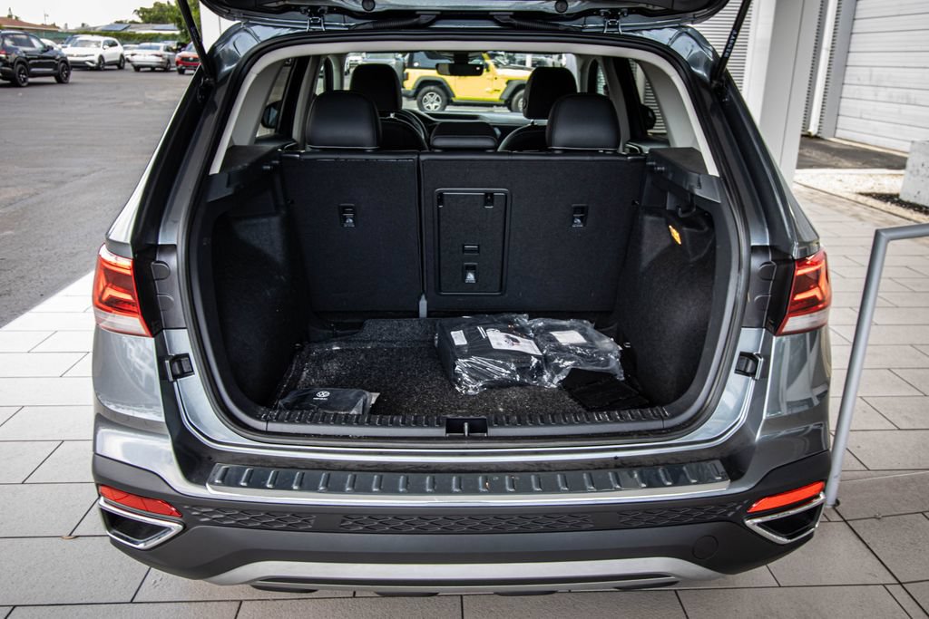 Certified 2023 Volkswagen Taos SE w/ Panoramic Sunroof Package FWD image 17