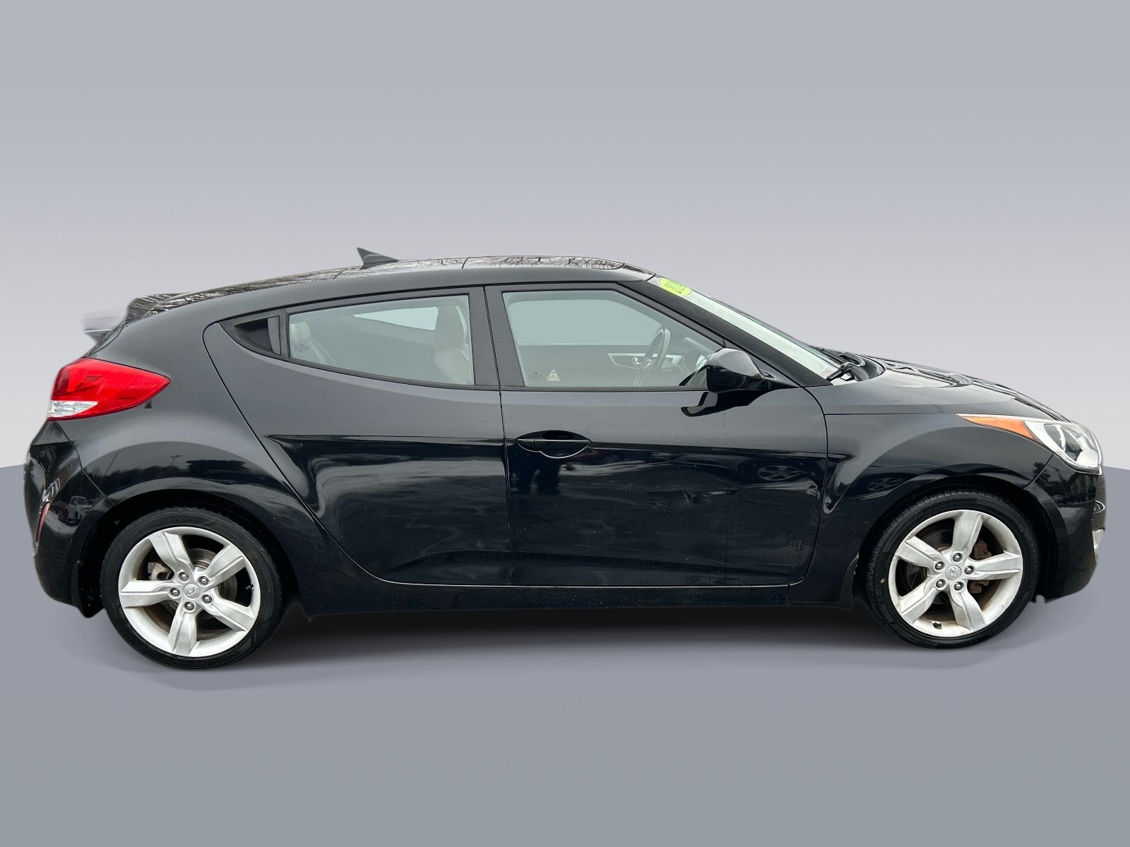 Used 2014 Hyundai Veloster w/ Style Package 02 FWD image 2
