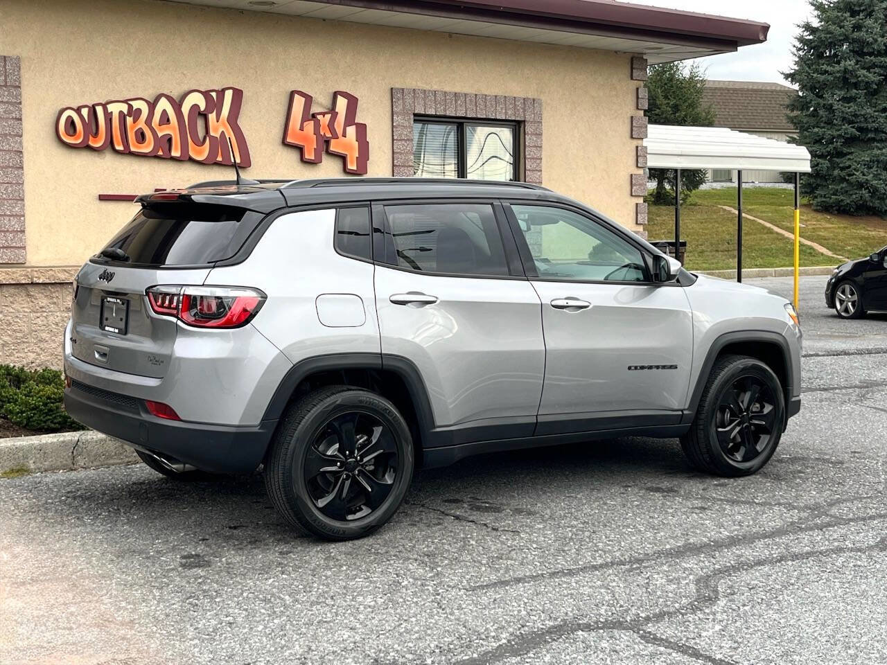 Used 2019 Jeep Compass Latitude image 3