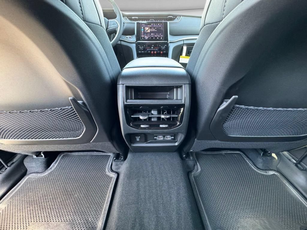 New 2025 Jeep Grand Cherokee Altitude AWD/4WD image 15