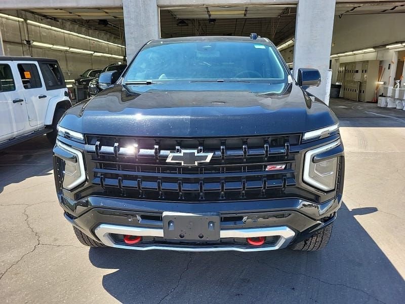 Used 2025 Chevrolet Suburban Z71 AWD/4WD image 2