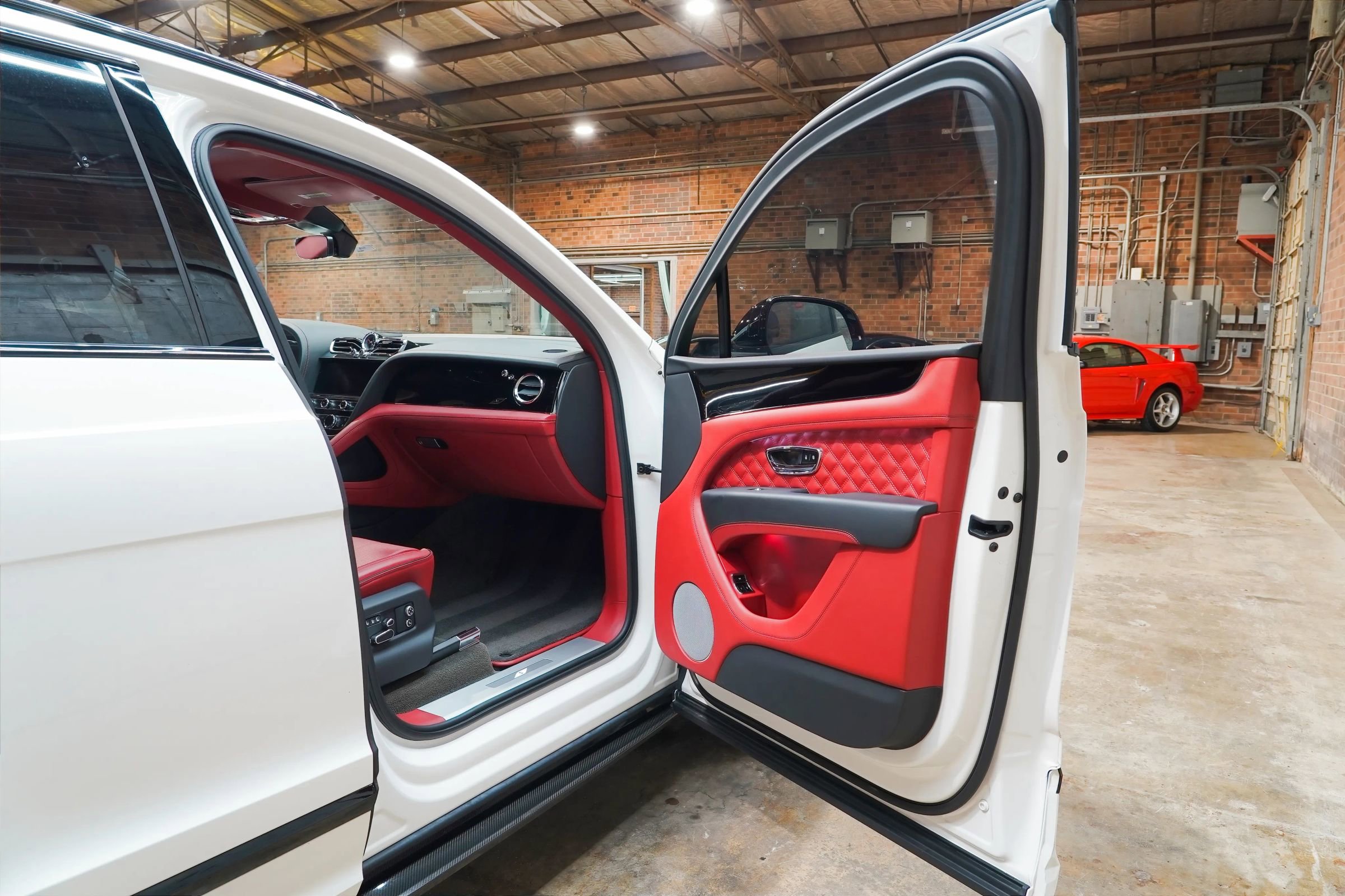 Used 2022 Bentley Bentayga AWD/4WD image 55