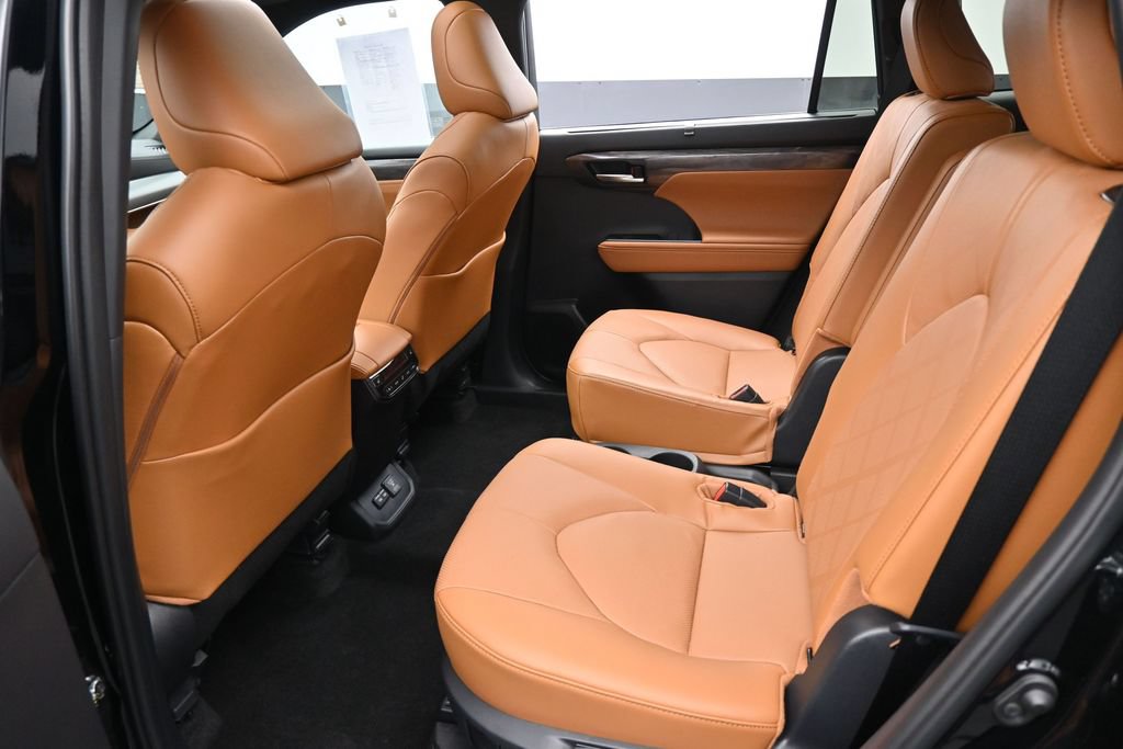 Used 2026 Toyota Highlander Platinum AWD/4WD image 27