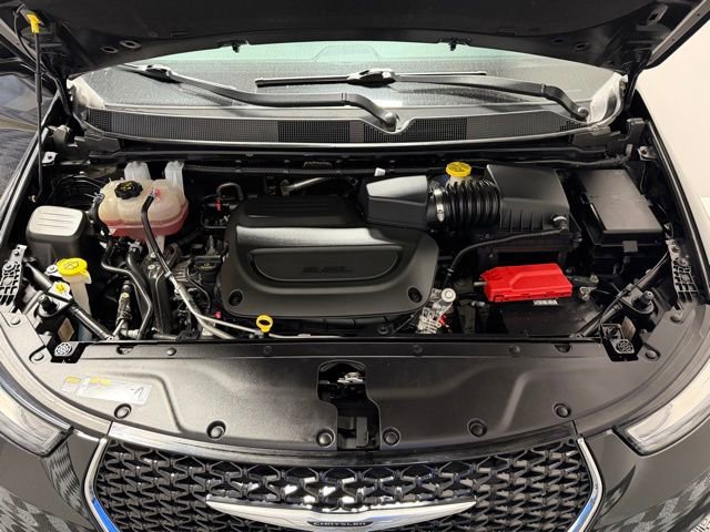 Used 2024 Chrysler Pacifica Limited image 39