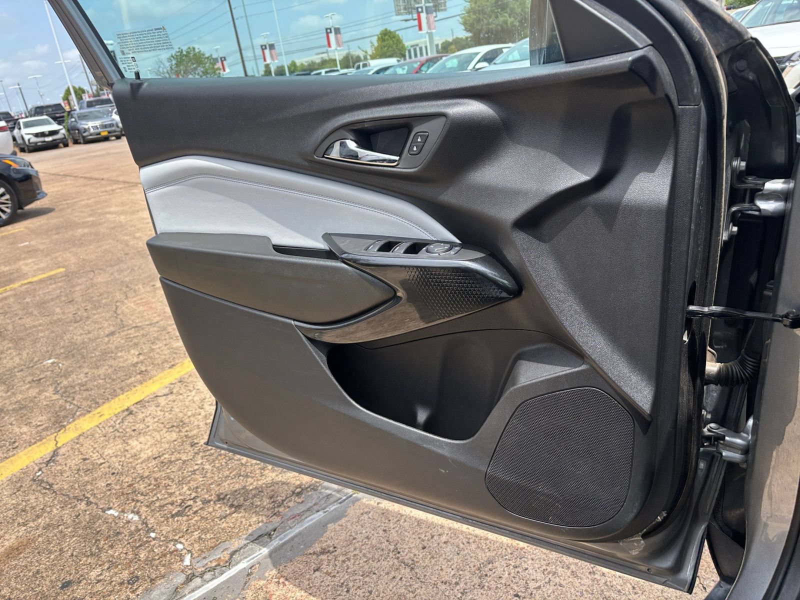 Used 2025 Chevrolet Trax LT FWD image 15