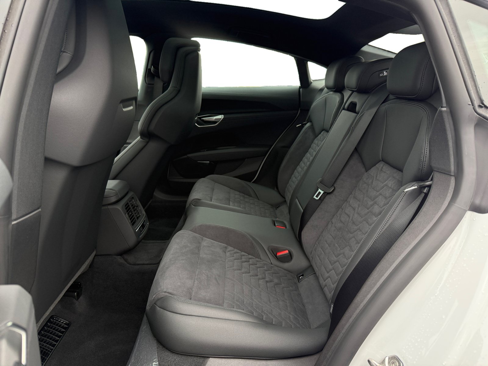 New 2026 Audi S e-tron GT Premium Plus AWD/4WD image 16