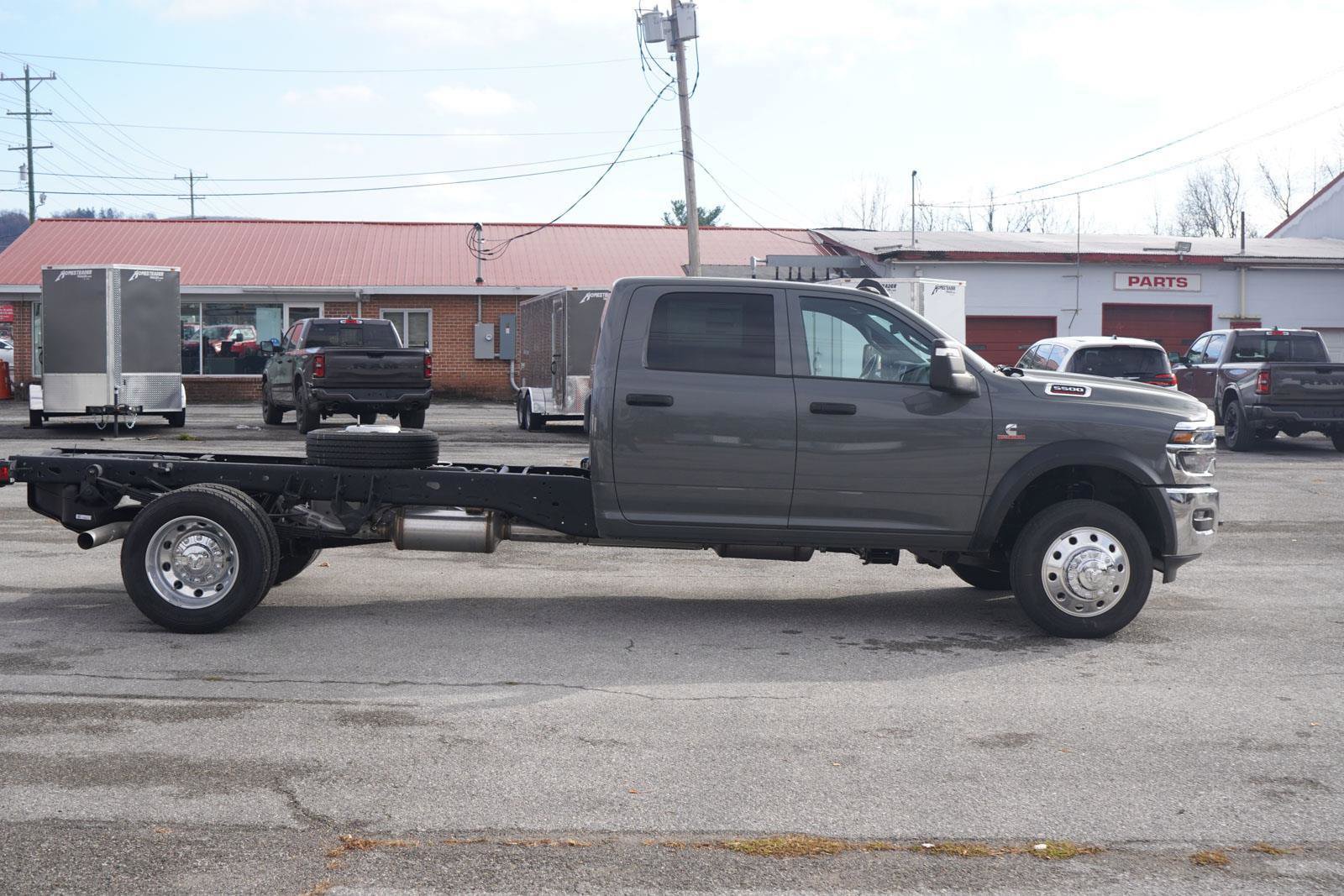 New 2026 RAM 5500 Tradesman w/ Chrome Appearance Group image 3