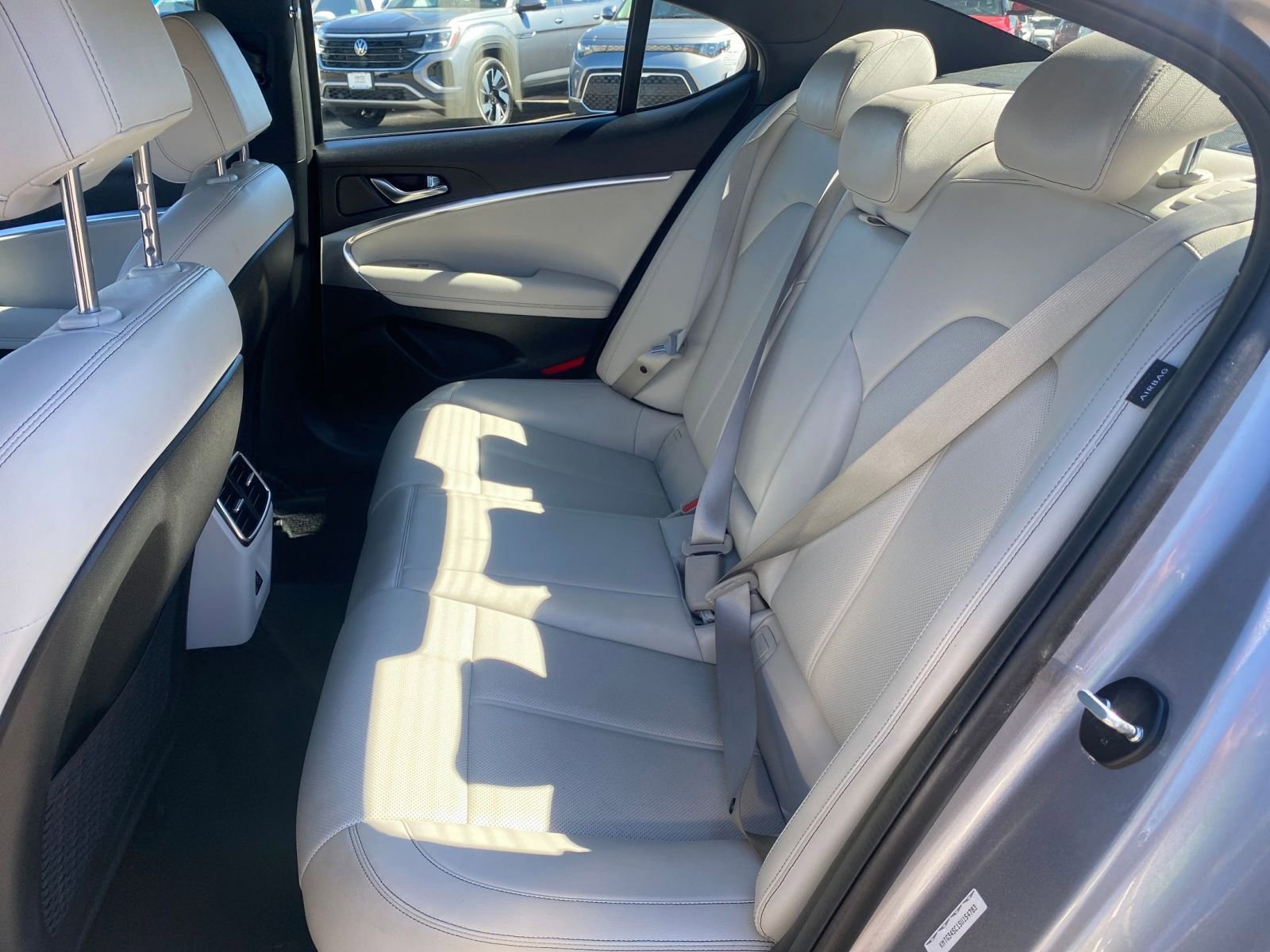 Used 2025 Genesis G70 2.5T image 28