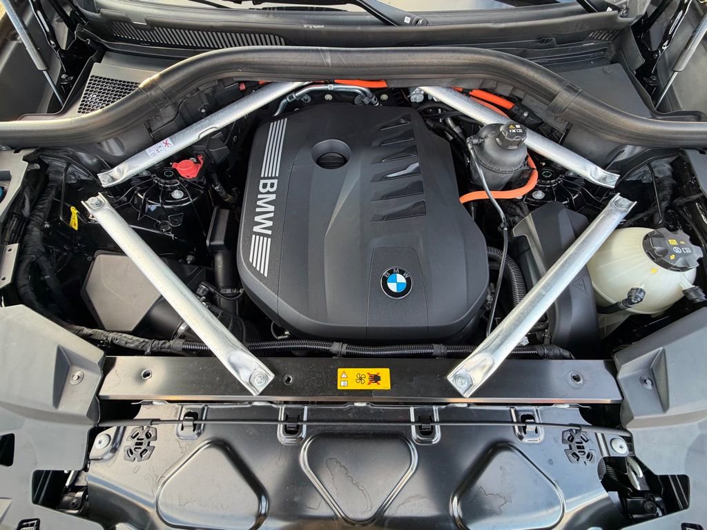Used 2025 BMW X5 xDrive50e image 16