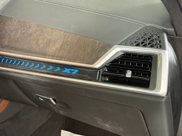 Used 2025 BMW X7 xDrive40i w/ M Sport Package AWD/4WD image 33