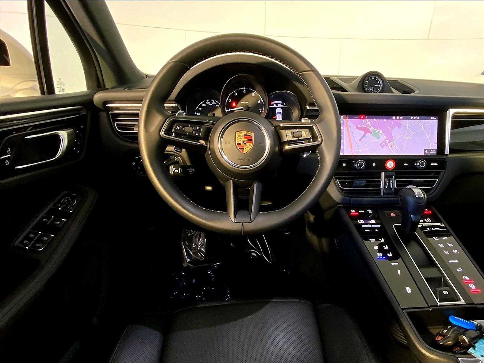 Certified 2024 Porsche Macan AWD/4WD image 13