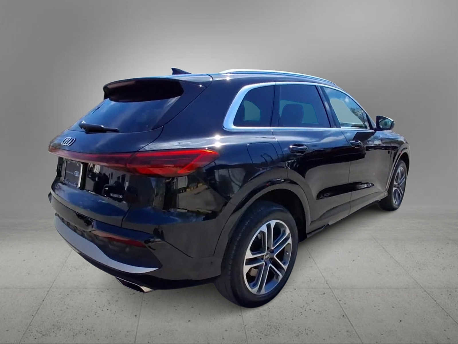 Certified 2025 Audi Q5 Premium w/ Convenience Package AWD/4WD image 8