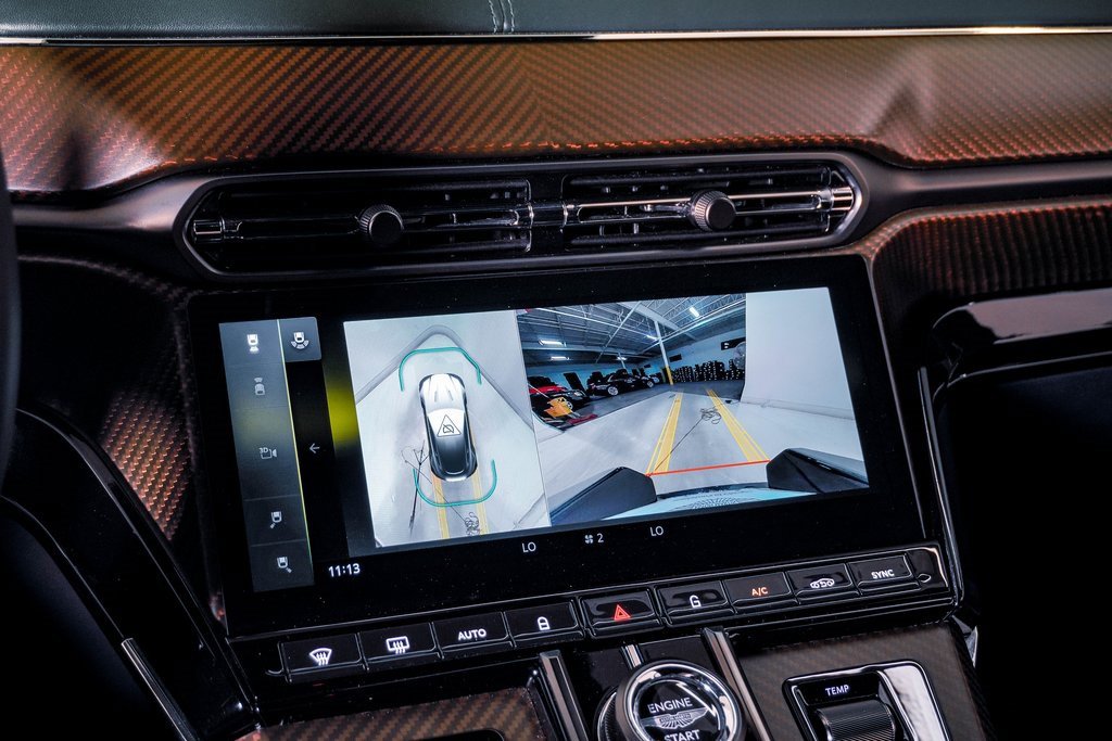 Used 2025 Aston Martin V8 Vantage Coupe image 29