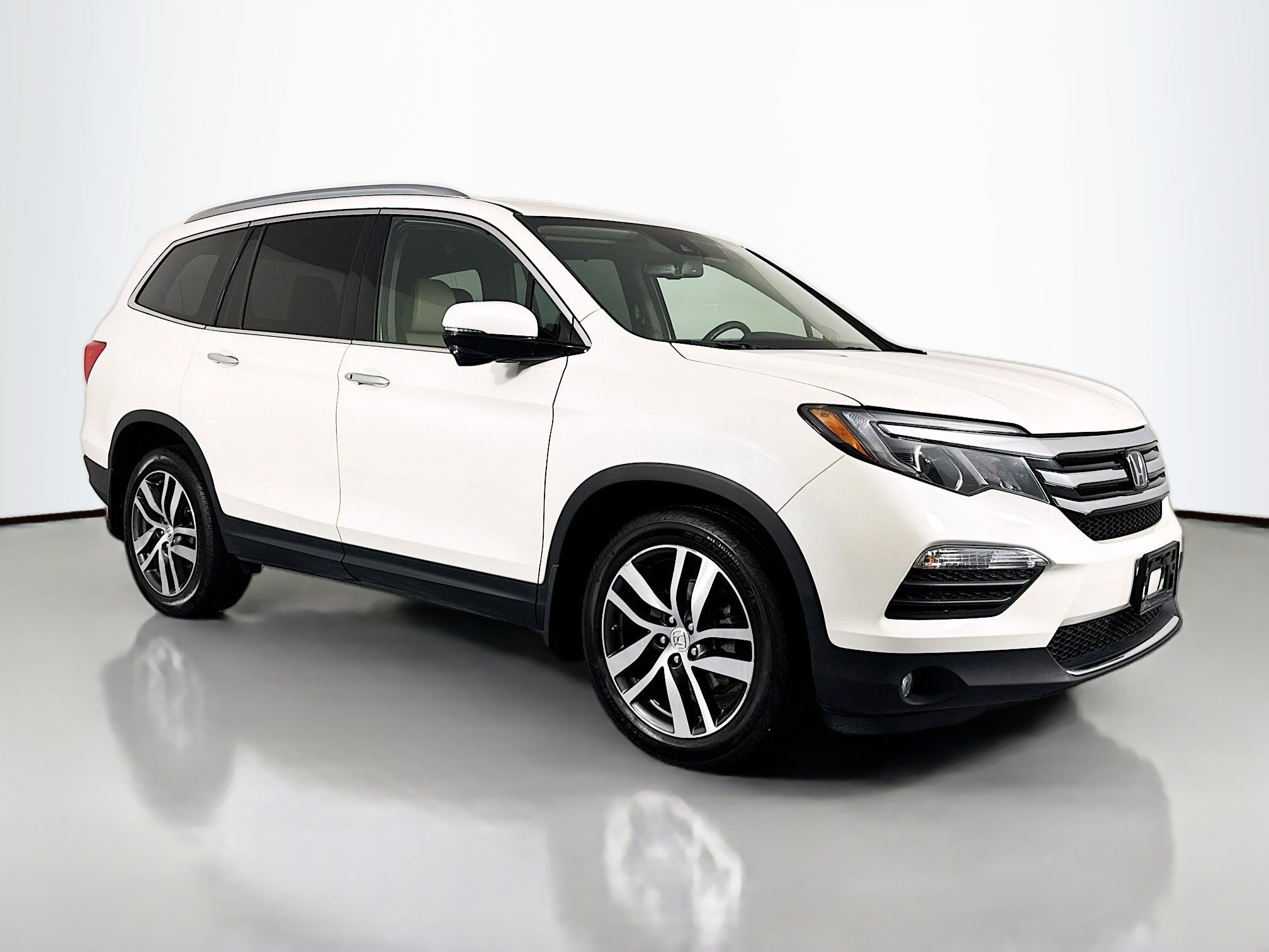 Certified 2018 Honda Pilot Touring image 3