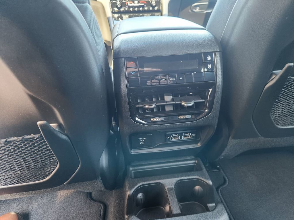 Used 2024 Jeep Grand Cherokee L Altitude AWD/4WD image 23