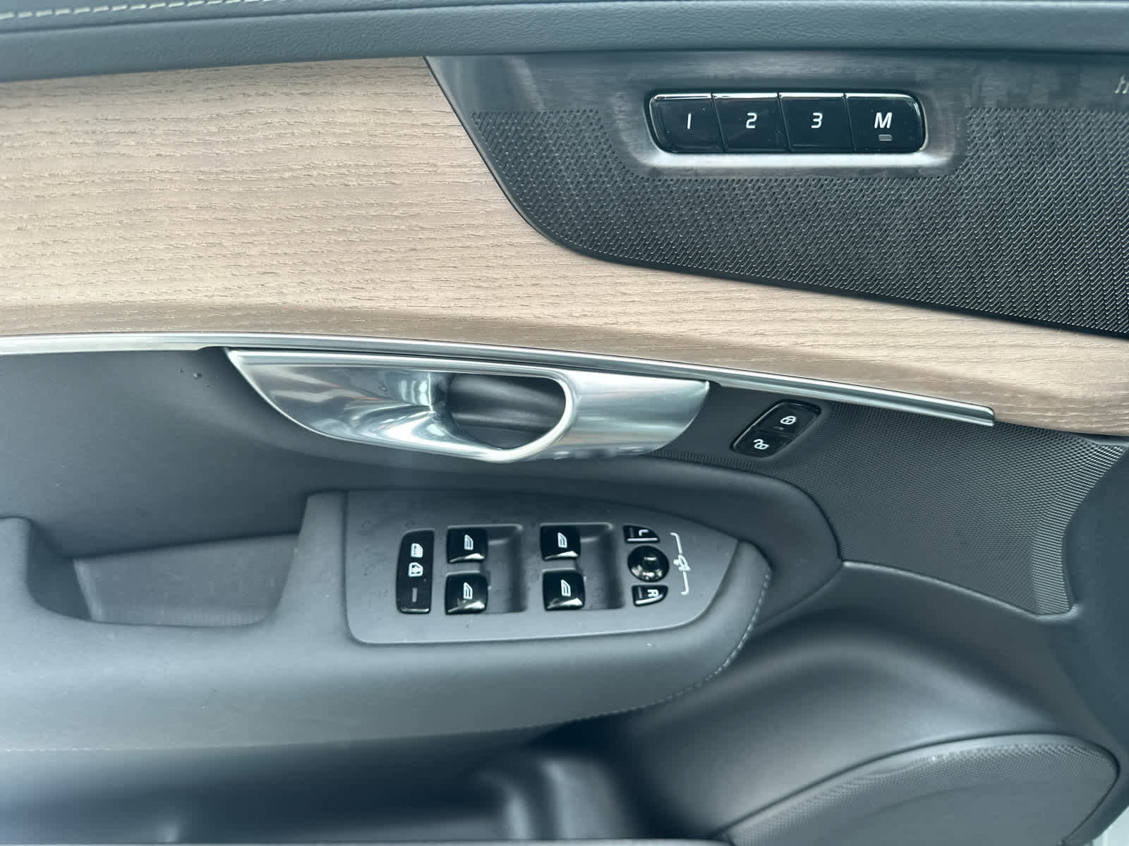 Used 2026 Volvo XC90 B6 Plus w/ Protection Package Premier image 17