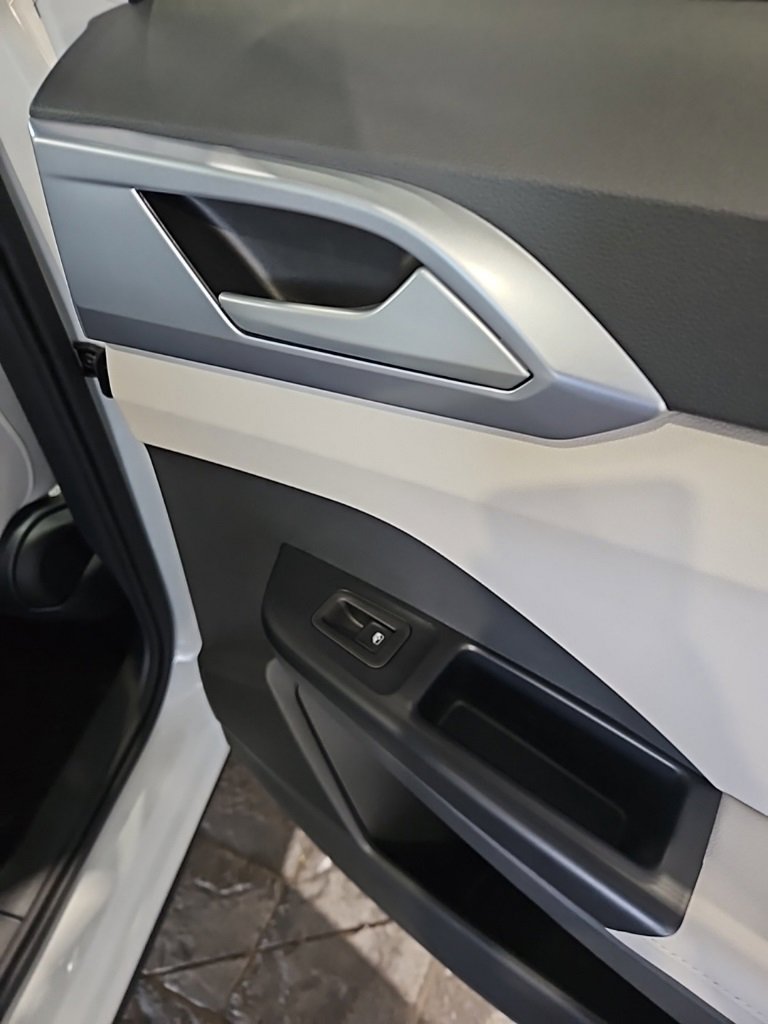 New 2026 Volkswagen Taos SE image 16