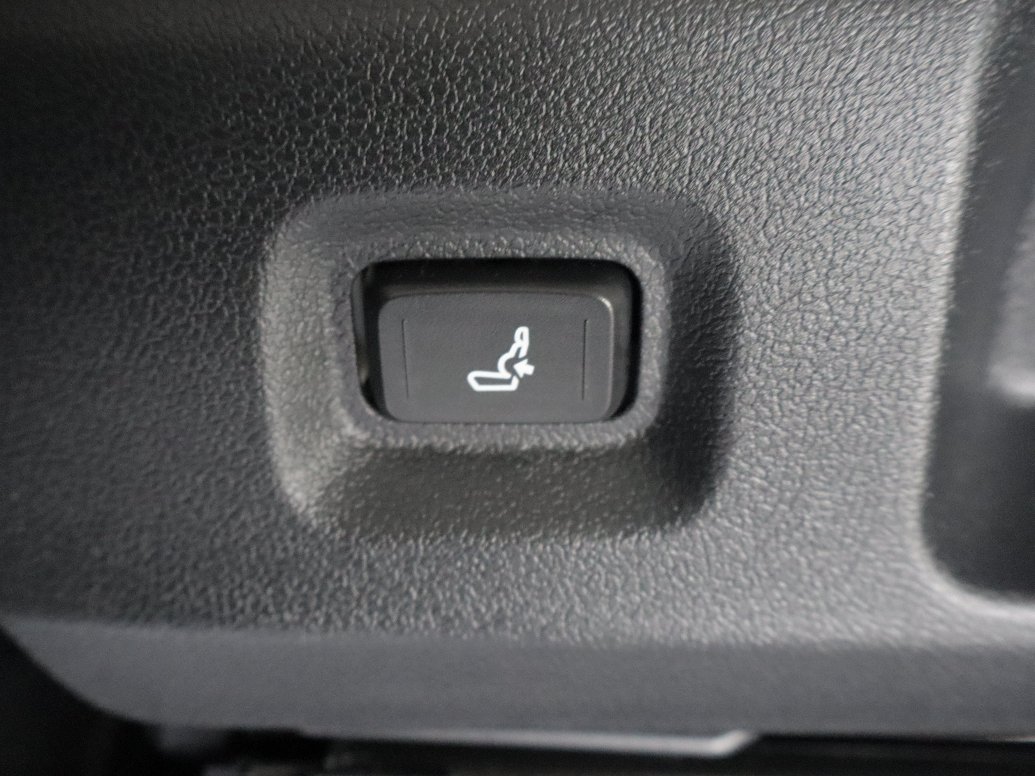 Used 2025 Toyota Tacoma SR AWD/4WD image 14
