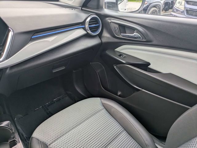 Used 2025 Chevrolet Trax LT FWD image 15