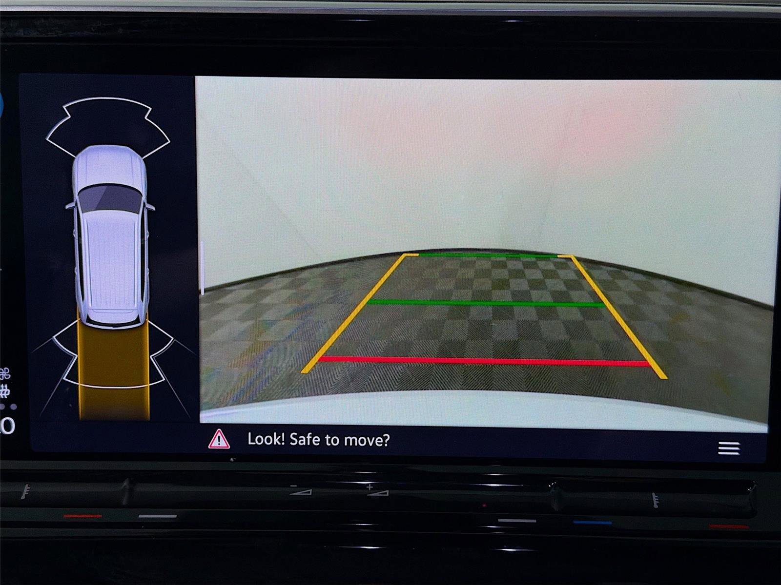 Used 2024 Volkswagen Atlas SE image 15