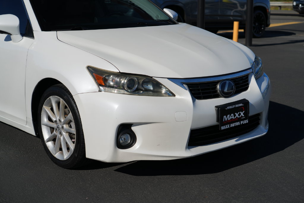 Used 2013 Lexus CT 200h w/ Premium Pkg w/Navigation FWD image 6