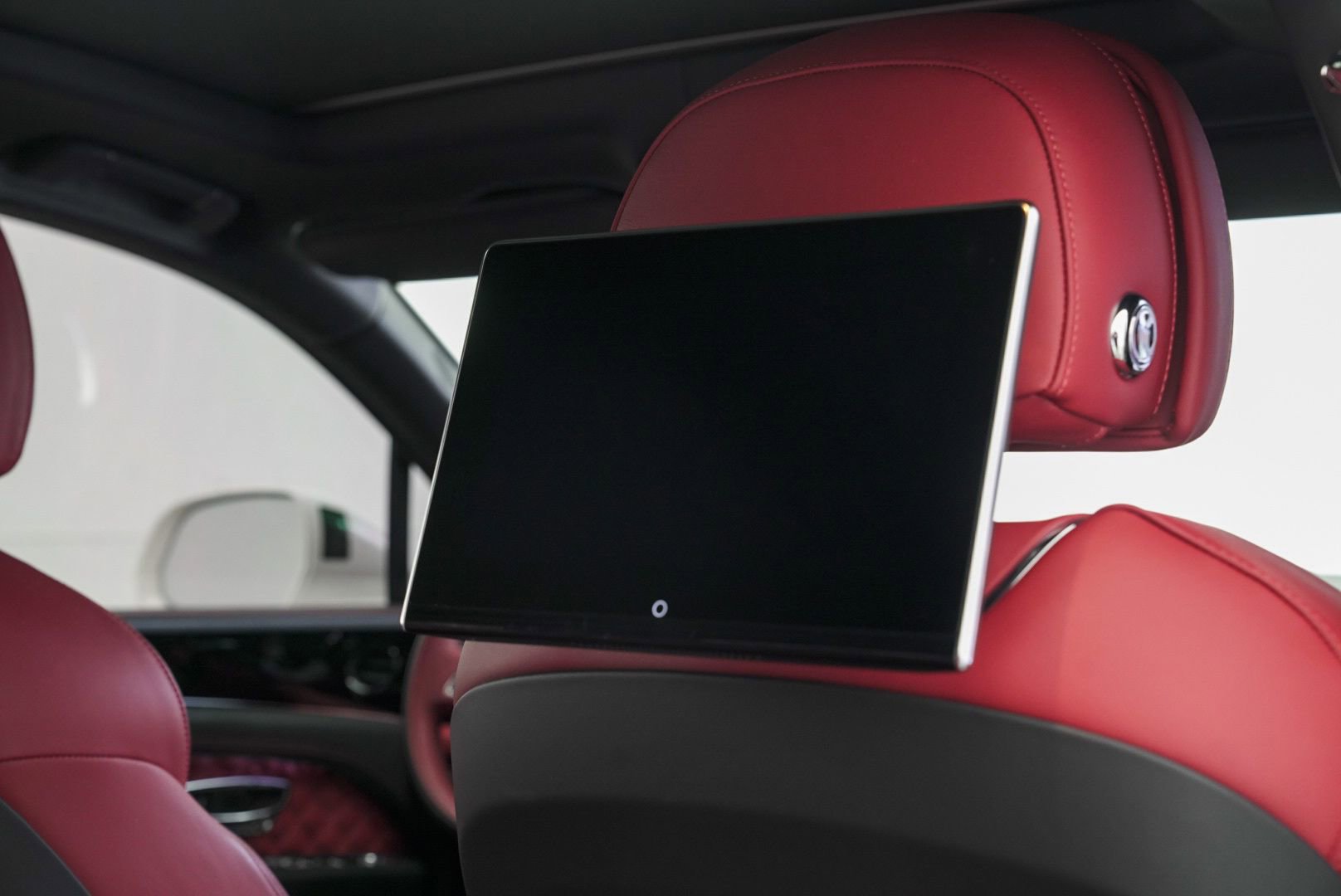 Used 2022 Bentley Bentayga image 47