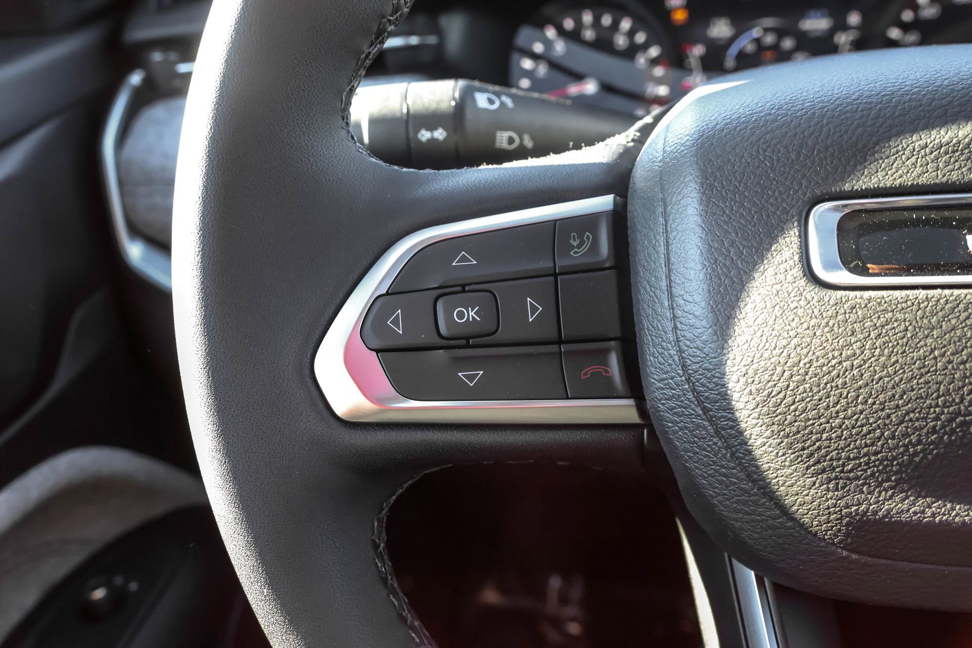 New 2025 Jeep Compass Latitude w/ Sun & Sound Group image 25